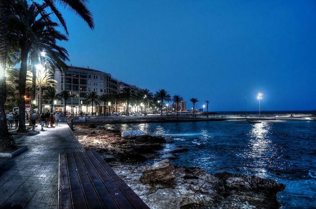 Torrevieja Experience Atico 1ª Lineaアパートメント エクステリア 写真